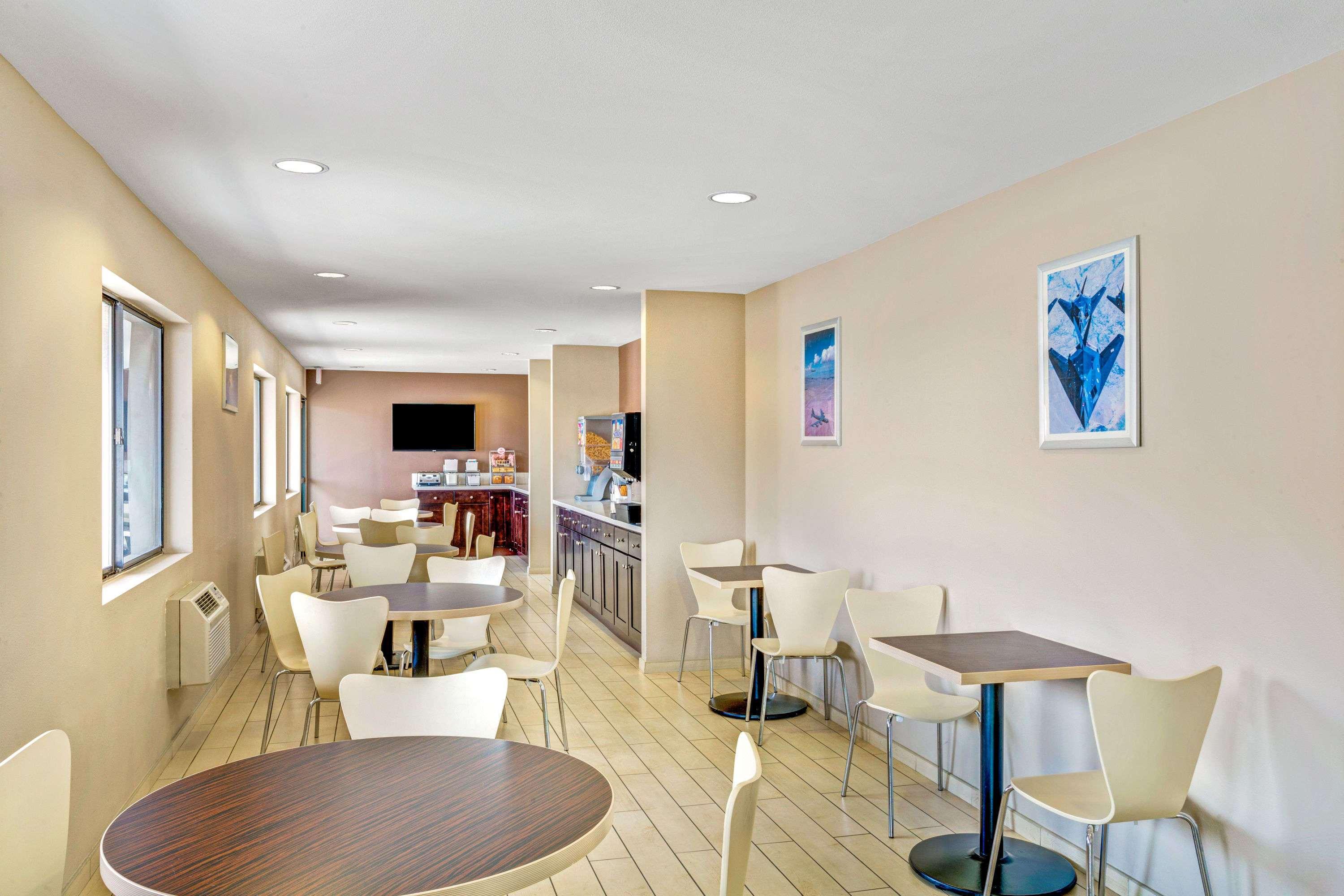 Super 8 By Wyndham Las Vegas Nellis Afb Area מראה חיצוני תמונה