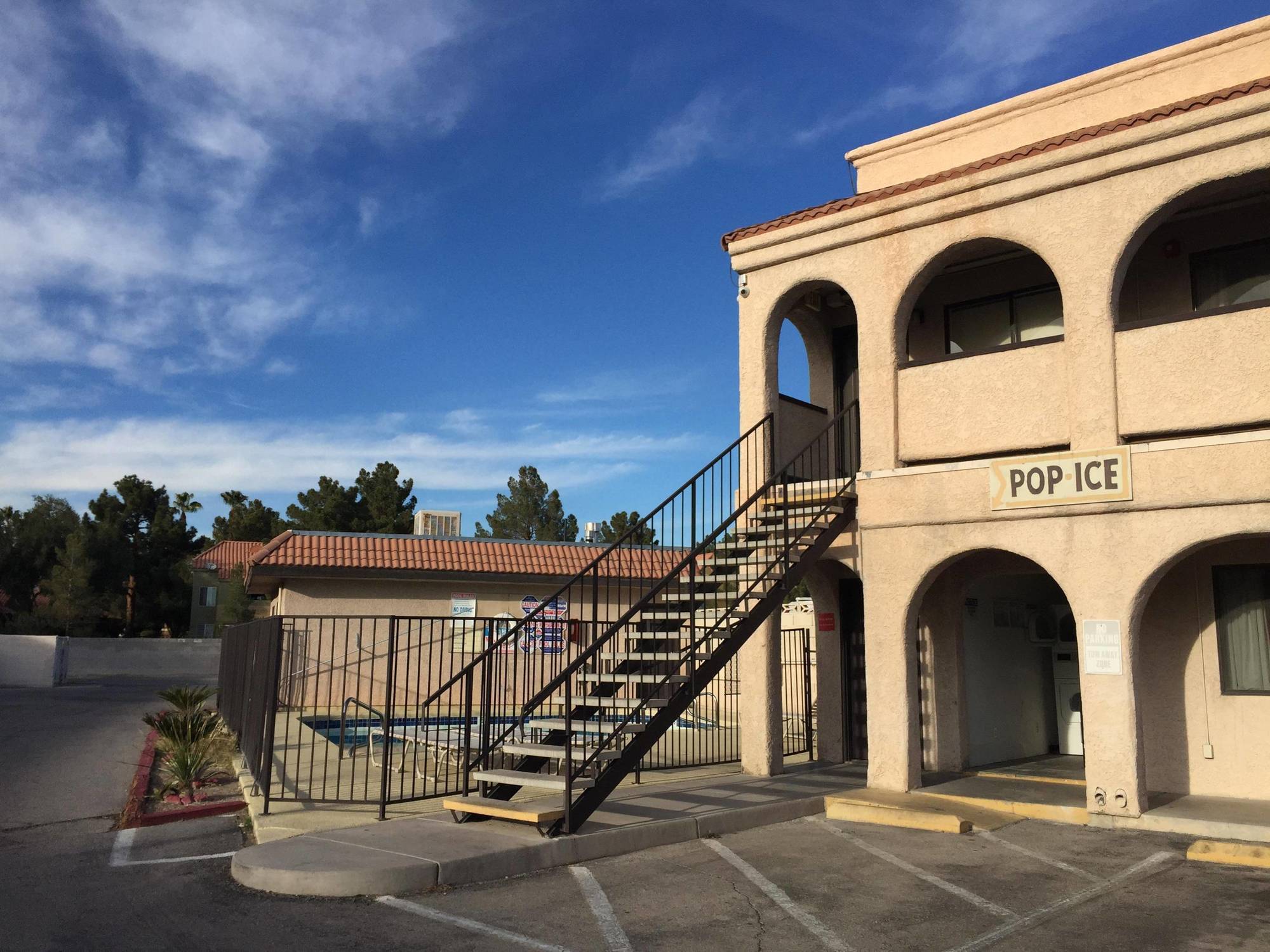 Super 8 By Wyndham Las Vegas Nellis Afb Area מראה חיצוני תמונה